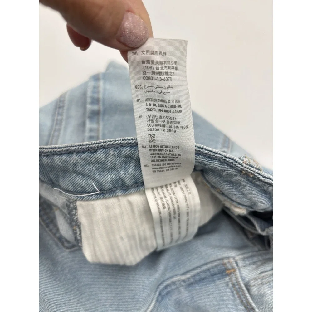 Hollister Ultra High Rise Mom Jeans W32 L27 Distressed Ripped Light Wash 15R
